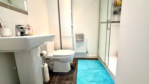 En-suite- click for photo gallery